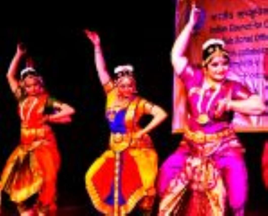 नृत्यांगना ज्योति भट्ट ने भरतनाट्यम की शानदार प्रस्तुति दी। नृत्यांगना ज्योति भट्ट ने भरतनाट्यम की शानदार प्रस्तुति दी।