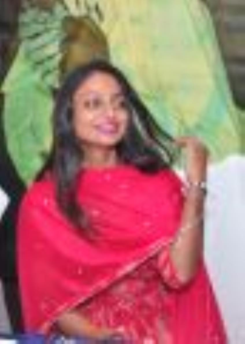 प्रेसवार्ता के दौरान मोनालिसा व उनके साथी कलाकार। प्रेसवार्ता के दौरान मोनालिसा व उनके साथी कलाकार।