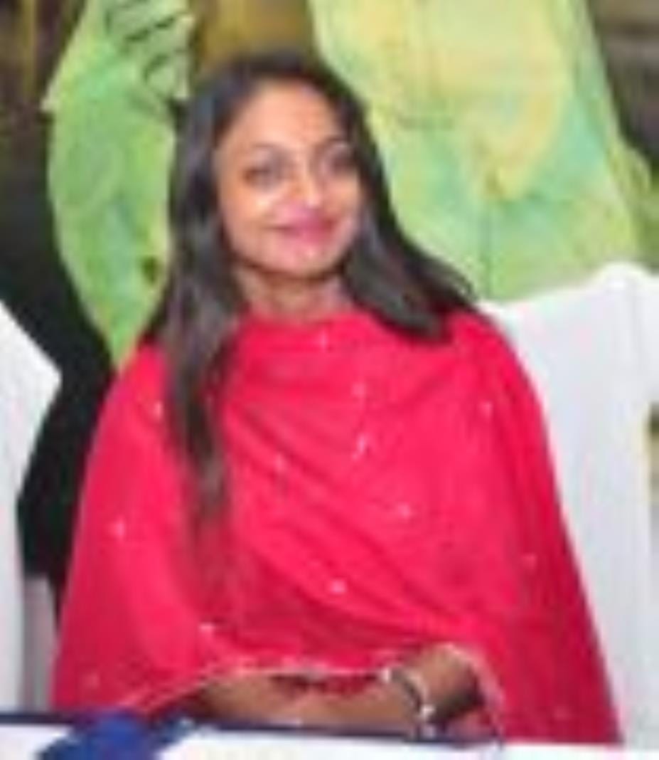 प्रेसवार्ता के दौरान मोनालिसा व उनके साथी कलाकार। प्रेसवार्ता के दौरान मोनालिसा व उनके साथी कलाकार।