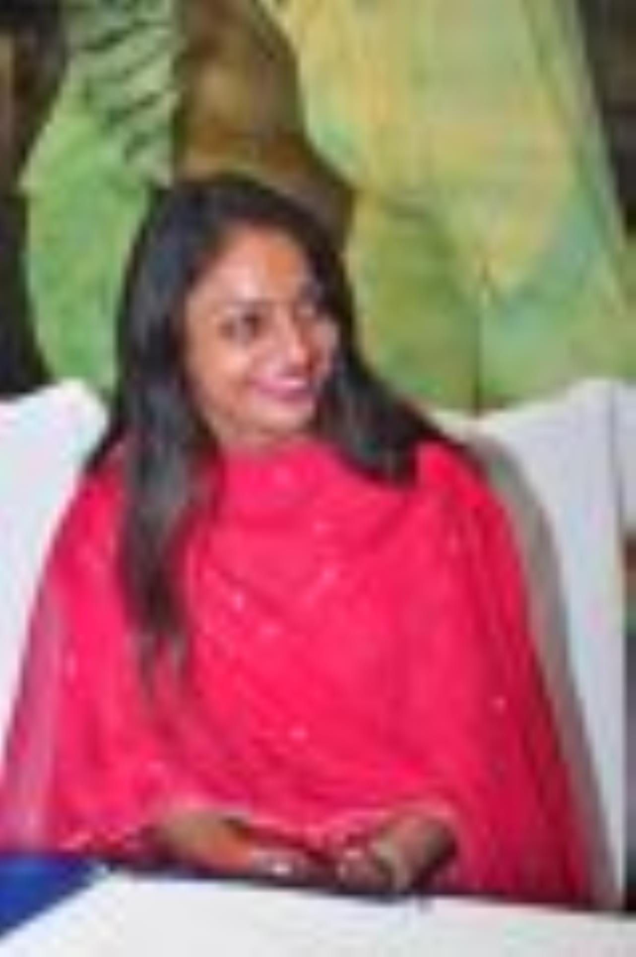 प्रेसवार्ता के दौरान मोनालिसा व उनके साथी कलाकार। प्रेसवार्ता के दौरान मोनालिसा व उनके साथी कलाकार।