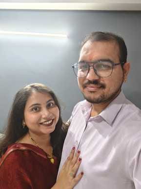 पत्नी को जल पिलाकर व्रत पूर्ण कराते - कुनाल - कुनिका