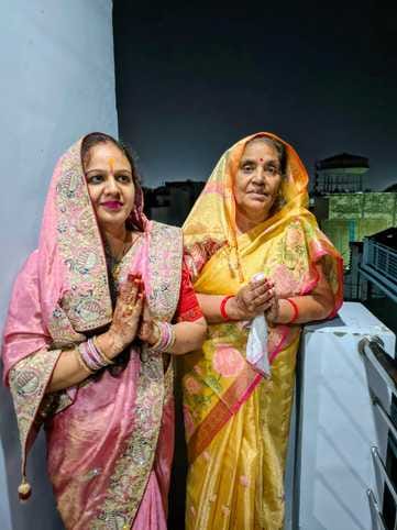 पत्नी को जल पिलाकर व्रत पूर्ण कराते - कुनाल - कुनिका