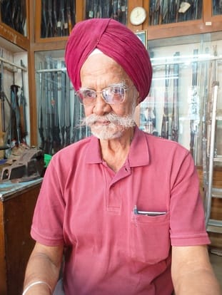 शहर की गन हाउस में सजे शस्त्र। संवाद शहर की गन हाउस में सजे शस्त्र। संवाद