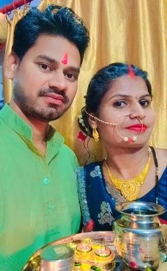 शहर के मोहल्ला काला मंदिर में पूजन करती सुहागिन महिलाएं। संवाद शहर के मोहल्ला काला मंदिर में पूजन करती सुहागिन महिलाएं। संवाद
