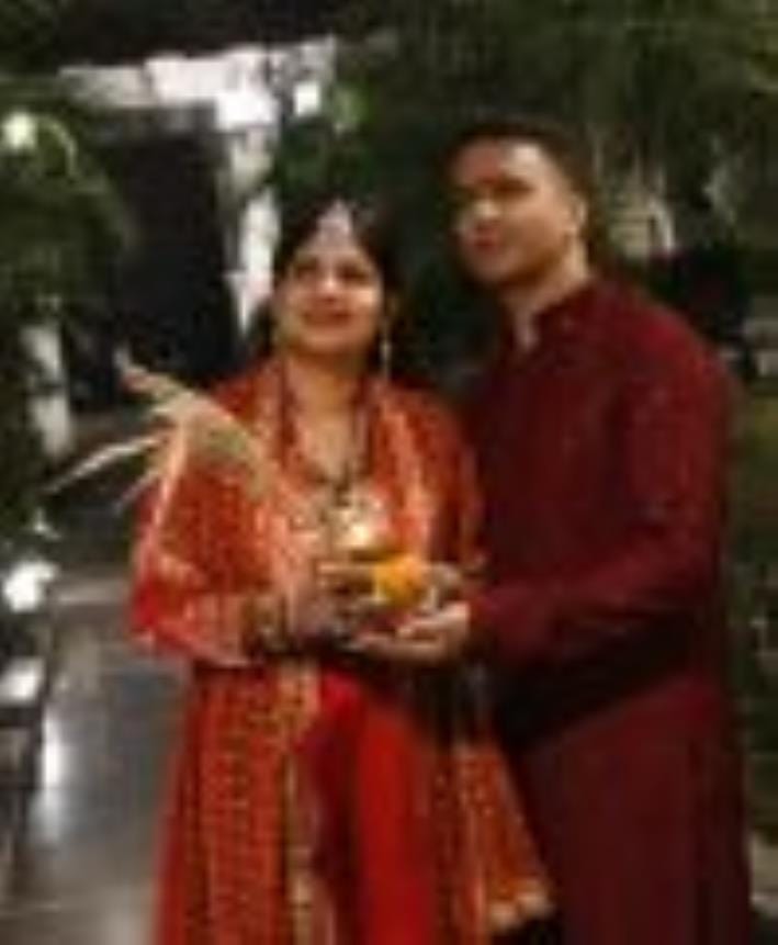 ति की लंबी उम्र व स्वस्थ जीवन के लिए सुहागिनों ने शुक्रवार को करवा चौथ का निर्जला व्रत रखा। ति की लंबी उम्र व स्वस्थ जीवन के लिए सुहागिनों ने शुक्रवार को करवा चौथ का निर्जला व्रत रखा।