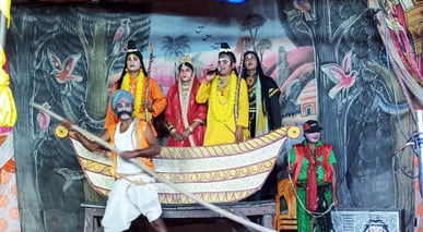 दिसौली गंज की रामलीला में शबरी के आश्रम में श्रीराम, लक्ष्मण। संवाद दिसौली गंज की रामलीला में शबरी के आश्रम में श्रीराम, लक्ष्मण। संवाद