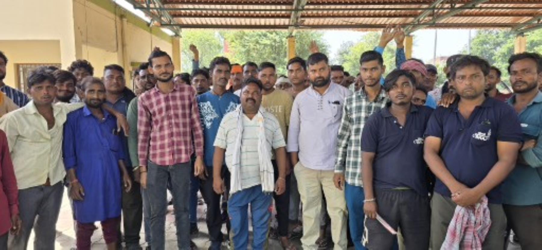 उज्जवल ब्रज के सफाई कर्मचारी वेतन न मिलने से नाराज राखी हड़ताल। 