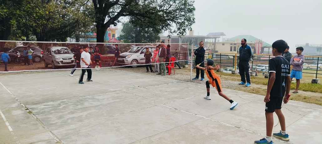 अमरोह स्कूल में अंडर 14 छात्र खेलकूद प्रतियोगिता के शुभारंभ पर दीप प्रज्वलित करते मुख्य अतिथि ड अमरोह स्कूल में अंडर 14 छात्र खेलकूद प्रतियोगिता के शुभारंभ पर दीप प्रज्वलित करते मुख्य अतिथि ड