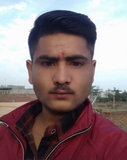 बिजनौर-मंडावर मार्ग पर सड़क दुर्घटना में युवक की मौत के बाद जाम लगाती भीड़ संवाद