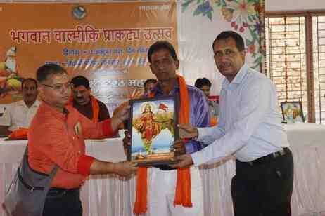 छात्र शक्ति भवन सूरजकुंड में सेवा भारती द्वारा वाल्मीकि समाज के मेधावी छात्र-छात्राओं को सम्मान