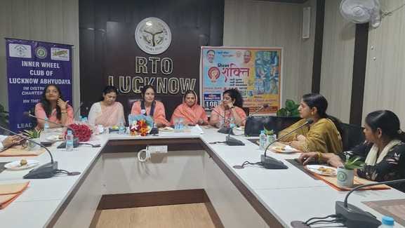 एसिड अटैक पीड़ित राजकुमार को बनाया आत्मनिर्भर, दिया ई रिक्शा एसिड अटैक पीड़ित राजकुमार को बनाया आत्मनिर्भर, दिया ई रिक्शा