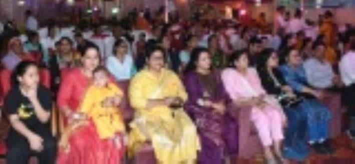 गोमती नगर स्थित पर्वतीय महापरिषद भवन में शनिवार से तीन दिवसीय रामलीला महोत्सव की शुुरुआत हुई।