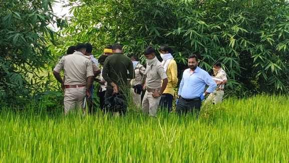घटनास्थल पर मौजूद पुलिस