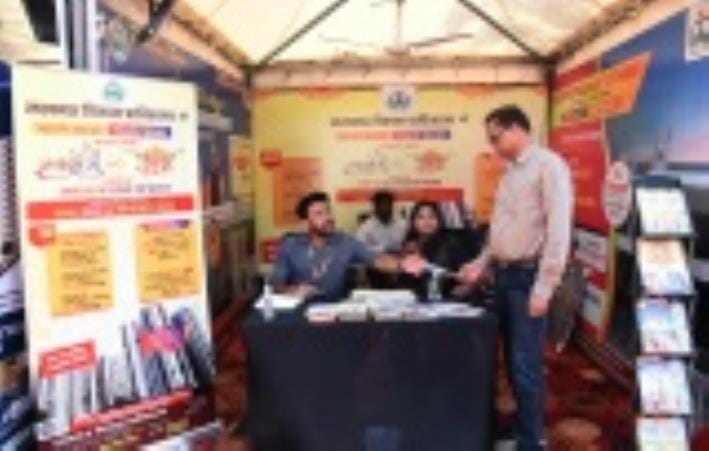 इंदिरा गांधी प्रतिष्ठान में आयोजित प्रॉपर्टी एंड ऑटो एक्सपो में स्टॉल पर मौजूद संबंधित विभाग व इंदिरा गांधी प्रतिष्ठान में आयोजित प्रॉपर्टी एंड ऑटो एक्सपो में स्टॉल पर मौजूद संबंधित विभाग व
