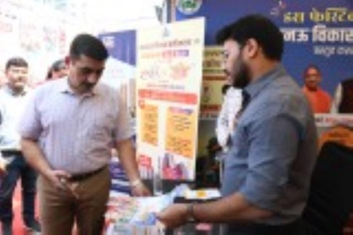 इंदिरा गांधी प्रतिष्ठान में आयोजित प्रॉपर्टी एंड ऑटो एक्सपो में स्टॉल पर मौजूद संबंधित विभाग व इंदिरा गांधी प्रतिष्ठान में आयोजित प्रॉपर्टी एंड ऑटो एक्सपो में स्टॉल पर मौजूद संबंधित विभाग व