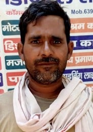 जसपुरा सहकारी समिति में खाद वितरण में मनमानी के विरोध में नारेबाजी करते किसान। संवाद जसपुरा सहकारी समिति में खाद वितरण में मनमानी के विरोध में नारेबाजी करते किसान। संवाद