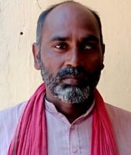 जसपुरा सहकारी समिति में खाद वितरण में मनमानी के विरोध में नारेबाजी करते किसान। संवाद जसपुरा सहकारी समिति में खाद वितरण में मनमानी के विरोध में नारेबाजी करते किसान। संवाद