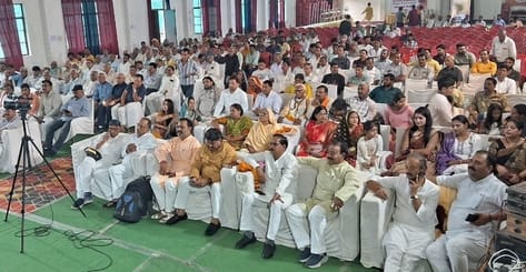 केशव सरस्वती शिशु मंदिर में शस्त्र पूजन करतीं महिलाएं। स्रोत संगठन