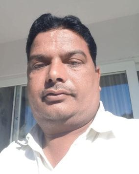 मैगलगंज के मेन चौराहा पर लगा साइन बोर्ड में दिल्ली की दूसरी 427। संवाद मैगलगंज के मेन चौराहा पर लगा साइन बोर्ड में दिल्ली की दूसरी 427। संवाद