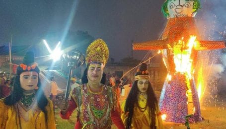 मुजरिया राम लीला में राम वन गमन का एक भावुक सीन। संवाद मुजरिया राम लीला में राम वन गमन का एक भावुक सीन। संवाद