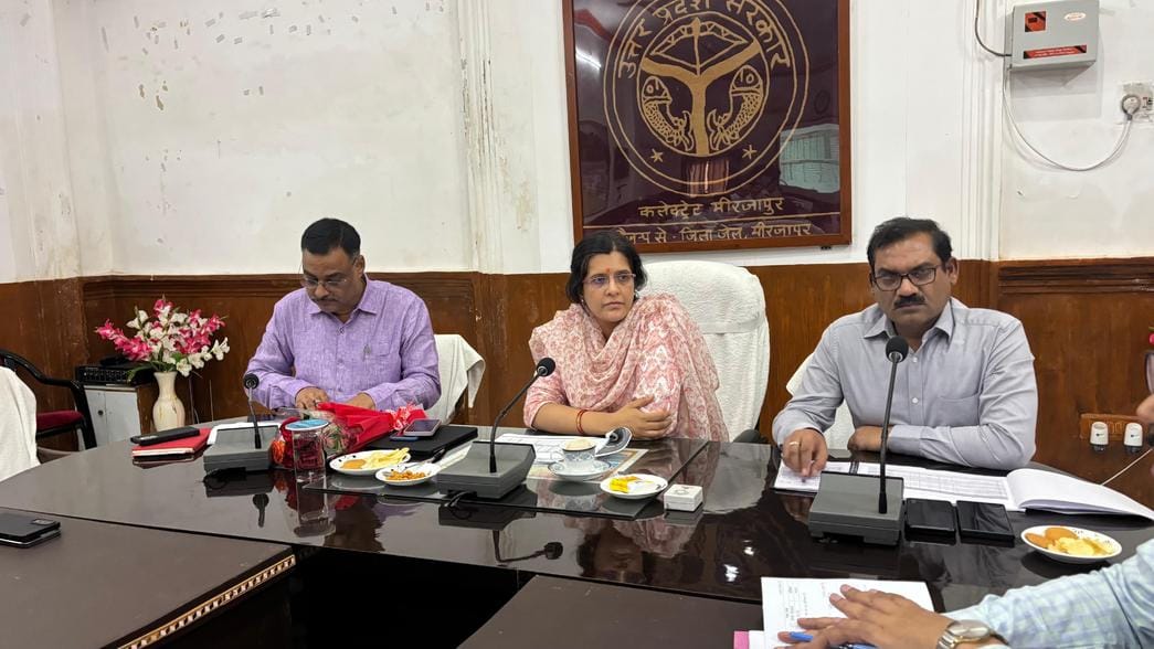 नगर में बनी बहुमंजिली इमारतें, स्रोत संवाद नगर में बनी बहुमंजिली इमारतें, स्रोत संवाद
