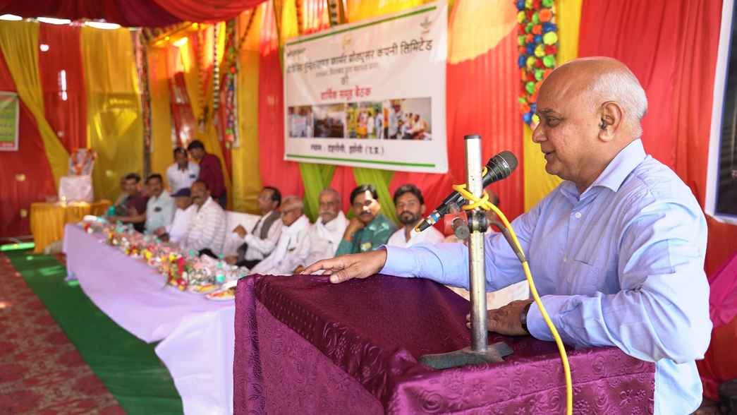 टहरौली में कार्यक्रम को संबोधित करते प्रो एस के चतुर्वेदी टहरौली में कार्यक्रम को संबोधित करते प्रो एस के चतुर्वेदी
