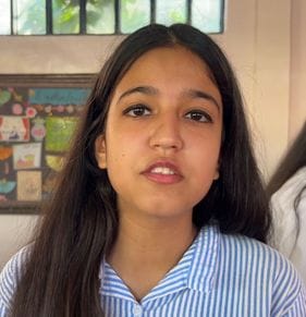 21 आंबेडकर चौक स्थित मॉडल स्कूल में दिवाली मेले के दौरान स्टॉल पर हस्त निर्मित वस्तुओं को देखते 21 आंबेडकर चौक स्थित मॉडल स्कूल में दिवाली मेले के दौरान स्टॉल पर हस्त निर्मित वस्तुओं को देखते