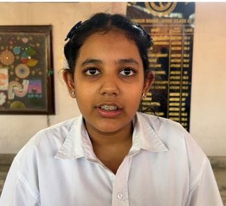 21 आंबेडकर चौक स्थित मॉडल स्कूल में दिवाली मेले के दौरान स्टॉल पर हस्त निर्मित वस्तुओं को देखते 21 आंबेडकर चौक स्थित मॉडल स्कूल में दिवाली मेले के दौरान स्टॉल पर हस्त निर्मित वस्तुओं को देखते