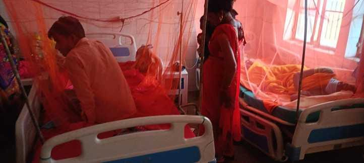 बीसलपुर सामुदायिक स्वास्थ्य केंद्र की गैलरी में पड़े बेड पर लेटा मरीज।संवाद बीसलपुर सामुदायिक स्वास्थ्य केंद्र की गैलरी में पड़े बेड पर लेटा मरीज।संवाद