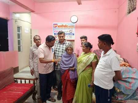 बड़वानी जिले के सेंधवा में ब्रिज के नीचे सामाजिक संगठन के सदस्यों को वृद्धा लावारिस अवस्था में बड़वानी जिले के सेंधवा में ब्रिज के नीचे सामाजिक संगठन के सदस्यों को वृद्धा लावारिस अवस्था में