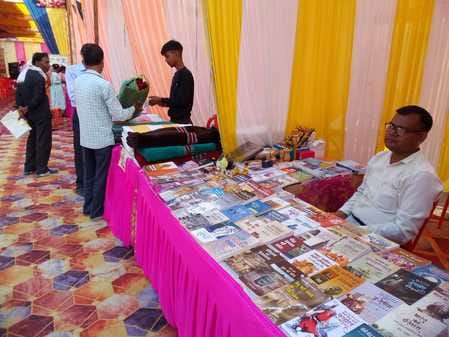 फोटो 13 एचएएमपी 20- स्वदेशी मेले में लगे पंडाल पर खाली पड़ी कुर्सियां। संवाद फोटो 13 एचएएमपी 20- स्वदेशी मेले में लगे पंडाल पर खाली पड़ी कुर्सियां। संवाद
