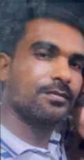 फोटो-23,सीएचसी में शव देख बिलखतीं आलोक की पत्नी अनुपम व बेटा।संवाद फोटो-23,सीएचसी में शव देख बिलखतीं आलोक की पत्नी अनुपम व बेटा।संवाद
