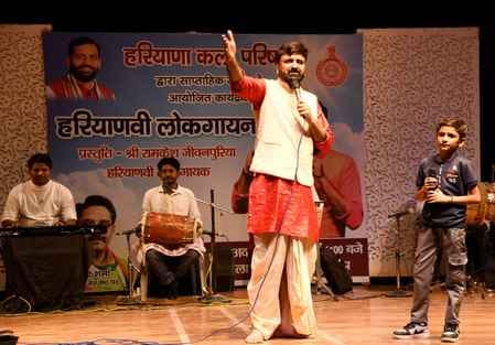 कुरुक्षेत्र। हरियाणवी लोक गायन कार्यक्रम में प्रस्तुति देते रामकेश जीवनपुरिया। विज्ञप्ति कुरुक्षेत्र। हरियाणवी लोक गायन कार्यक्रम में प्रस्तुति देते रामकेश जीवनपुरिया। विज्ञप्ति