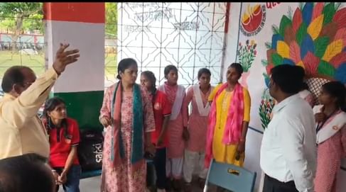 प्राचार्य ने कर दी छात्राओं की पिटाई प्राचार्य ने कर दी छात्राओं की पिटाई