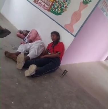 प्राचार्य ने कर दी छात्राओं की पिटाई