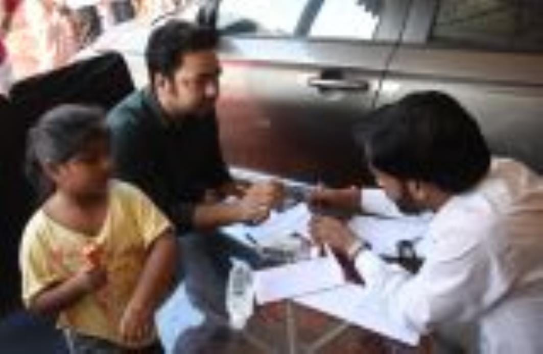 प्रॉपर्टी एंड ऑटो एक्सपो में लगे स्टॉलों पर पूछताछ करते लोग। प्रॉपर्टी एंड ऑटो एक्सपो में लगे स्टॉलों पर पूछताछ करते लोग।