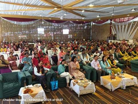 पोषण माह कार्यक्रम में गोदभराई की रस्म करते अधिकारी। संवाद पोषण माह कार्यक्रम में गोदभराई की रस्म करते अधिकारी। संवाद