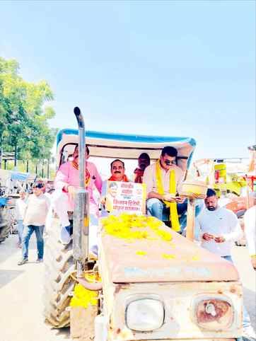 उज्जैन में निकली ट्रैक्टर रैली