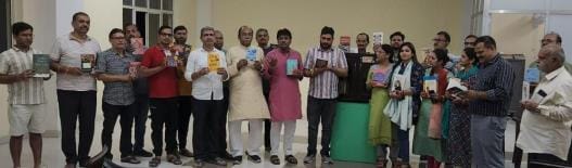 विधायक राजेश्वर ने स्थापित कराया पुस्तकालय विधायक राजेश्वर ने स्थापित कराया पुस्तकालय