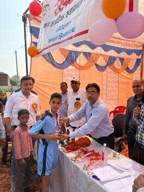 बंडा के ररूआ संकुल में ऊंची कूद में प्रतिभाग करता छात्र। स्रोत: आयोजक बंडा के ररूआ संकुल में ऊंची कूद में प्रतिभाग करता छात्र। स्रोत: आयोजक
