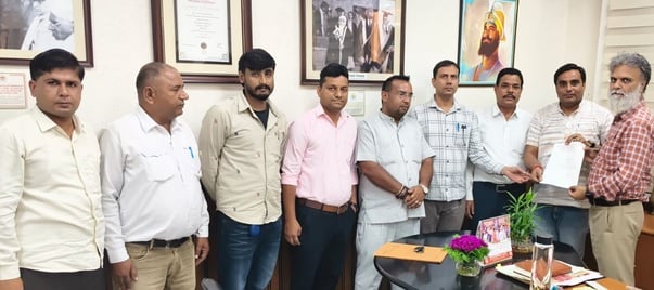 कुरुक्षेत्र। कुलसचिव को ज्ञापन सौंपने के दौरान कुंटिया प्रतिनिधिमंडल। स्वयं कुरुक्षेत्र। कुलसचिव को ज्ञापन सौंपने के दौरान कुंटिया प्रतिनिधिमंडल। स्वयं