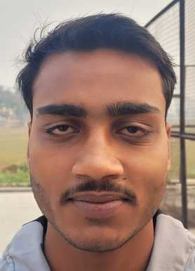 प्रयागराज में स्टेट बास्केटबॉल प्रतियोगिता के दौरान खेलते अलीगढ़ मंडल के खिलाड़ी। स्रोत स्वयं