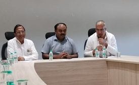 श्याम कमल में बैठक लेते जिलाध्यक्ष दुष्यंत भट्ट। स्रोत : पार्टी श्याम कमल में बैठक लेते जिलाध्यक्ष दुष्यंत भट्ट। स्रोत : पार्टी