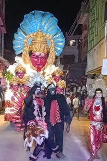 दातागंज की राम बरात में काली ने दिखाए करतब। संवाद दातागंज की राम बरात में काली ने दिखाए करतब। संवाद