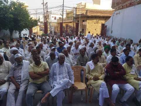 बड़ौत में खाप चौधरियों को संबोधित करतीं डीएम अस्मिता लाल। संवाद बड़ौत में खाप चौधरियों को संबोधित करतीं डीएम अस्मिता लाल। संवाद
