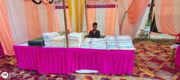 फोटो 14 एचएएमपी 29- स्वदेशी मेले में लगे पंडाल पर सांस्कृतिक कार्यक्रम देखते दर्शक। संवाद