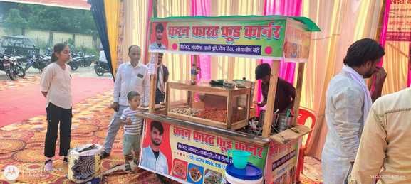 फोटो 14 एचएएमपी 29- स्वदेशी मेले में लगे पंडाल पर सांस्कृतिक कार्यक्रम देखते दर्शक। संवाद