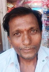 फोटो-15एयूआरपी 15- दुकान पर सजे बर्तन। संवाद फोटो-15एयूआरपी 15- दुकान पर सजे बर्तन। संवाद