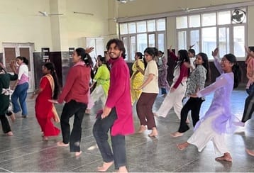 कुरुक्षेत्र। नृत्य के ऑडिशन में प्रतिभा का प्रदर्शन करते युवा। संवाद कुरुक्षेत्र। नृत्य के ऑडिशन में प्रतिभा का प्रदर्शन करते युवा। संवाद