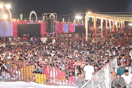 कुरुक्षेत्र। श्री श्याम मिलन महोत्सव में मुख्यमंत्री को सम्मानित करते आयोजक। स्वयं कुरुक्षेत्र। श्री श्याम मिलन महोत्सव में मुख्यमंत्री को सम्मानित करते आयोजक। स्वयं